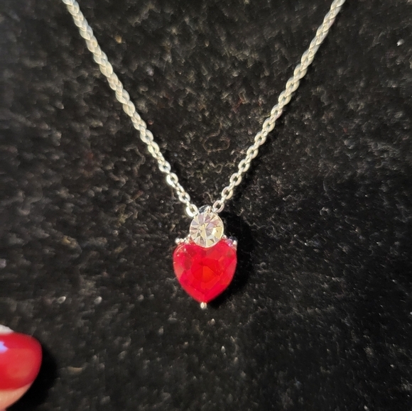 New Red Heart necklace and heart earrings set - Picture 5 of 8